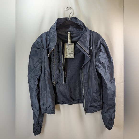 Lorna Jane Zip Out Panel Active jacket - Picture 10 of 16